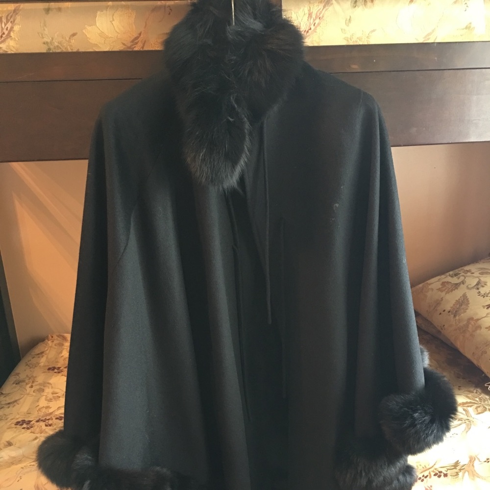 100% cashmere cape with real Fox trim
